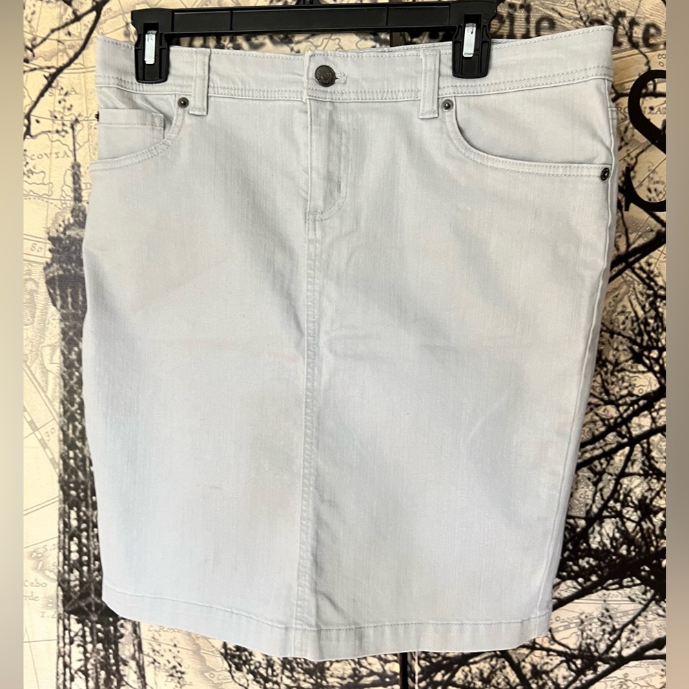 Bass stretch denim skirt G.H. Bass very light grey with pockets pencil knee